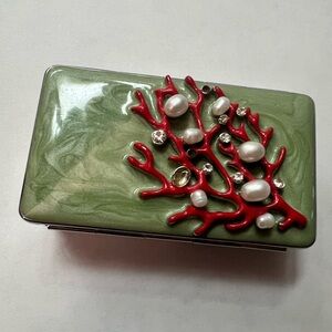 Elegant Green Jewelry Box with Red Coral Design
